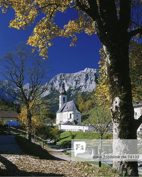 10598003  Berchtesgadener Land  Land  Berge  Brücke  Deutschland  Europa  Fluss  Herbst  Fluss  Kirche  Oberbayern  Ramsau
