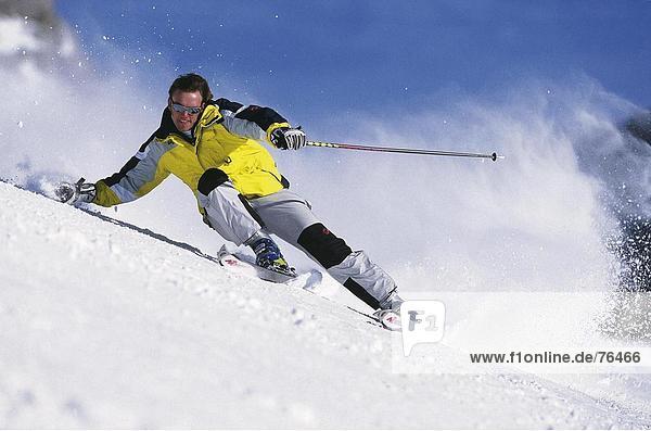 10644402  Aktion  Carving  Ski  Carver  Mann  Schnee  Ski  Skifahren  Sport  Winter  Wintersport  Sport