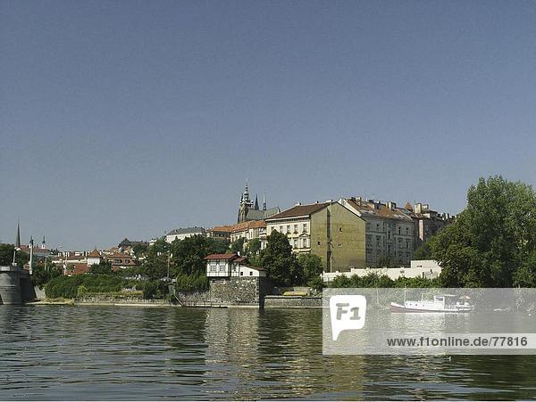 Prag Hauptstadt Europa Wohnhaus Gebäude Stadt Großstadt fließen Fluss Tschechische Republik Tschechien Hradschin