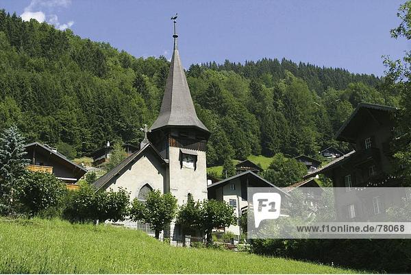 Europa Berg Wohnhaus Gebäude Wald Kirche Holz Alpen Schweiz Kanton Wallis