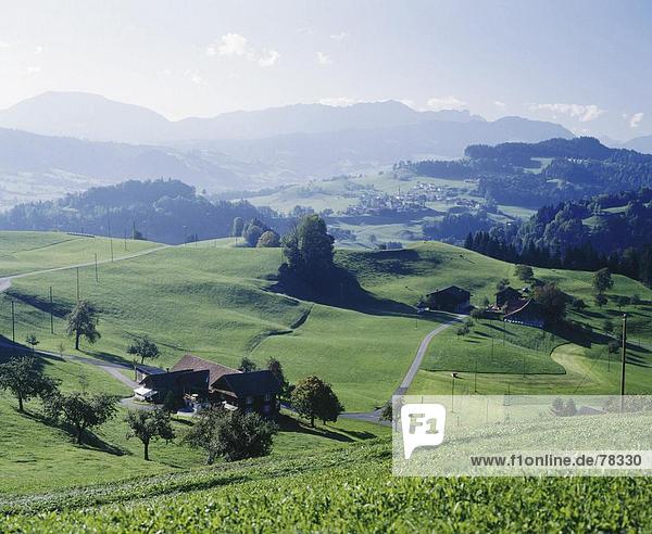 Landschaftlich schön landschaftlich reizvoll Europa Hügel Landwirtschaft Feld Kanton Luzern Schweiz