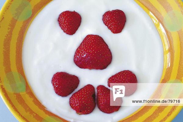 10761108  berry  berries  emotion  strawberry  food  feeding  food  eating  joy  happily  cheerfully  fruit  feeling  emotion