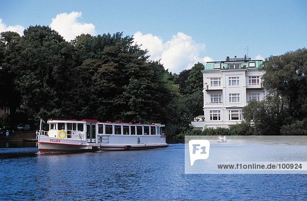 Wohnhaus weiß Hintergrund Fluss Niagarafälle Ausflugsschiff Hamburg - Deutschland Deutschland
