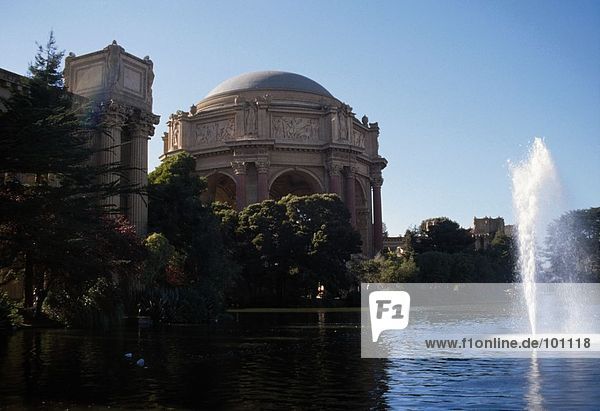 Palace of the fine arts and fountain  San Francisco  USA