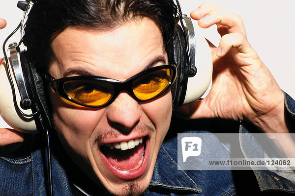 Mann  der Musik hört