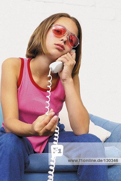 Teenager Mädchen am Telefon