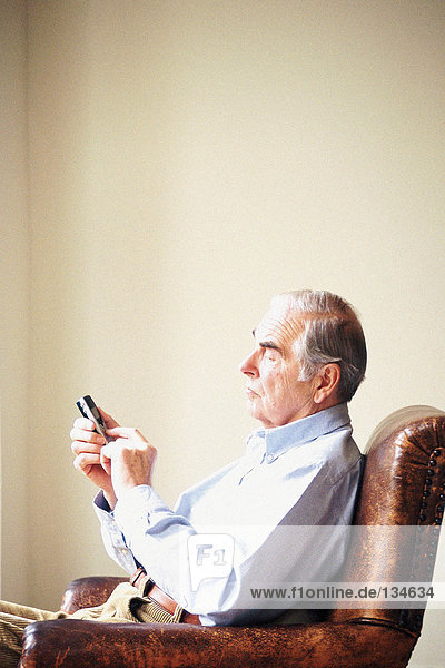 Man using cellphone