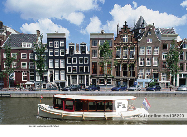 Blick vom Kanal  Amsterdam  Niederlande