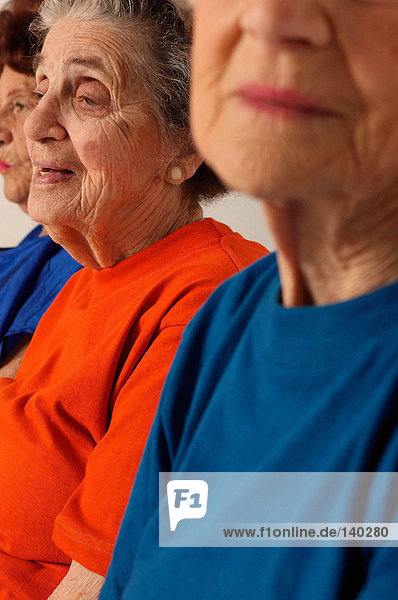 Drei ältere Frauen Teilansicht