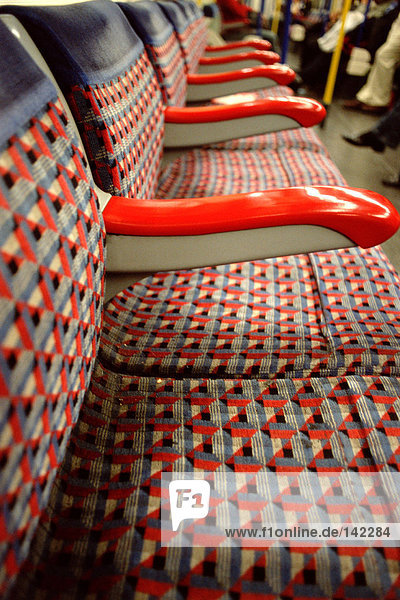 Leere Sitze in der U-Bahn