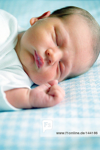 Neugeborener schlafend