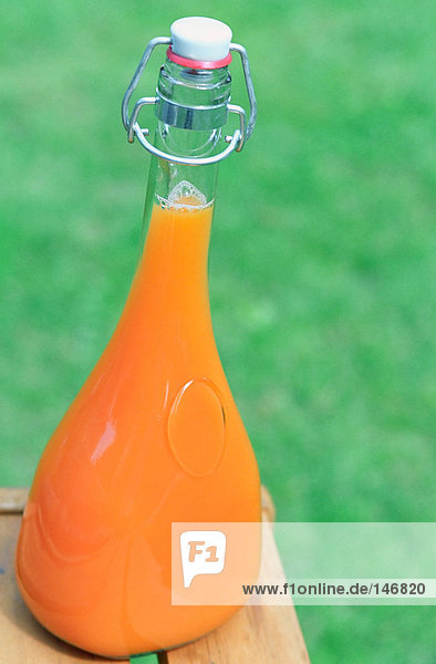 Flasche Orangensaft