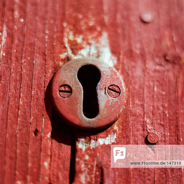 Schlüsselloch auf Holztür