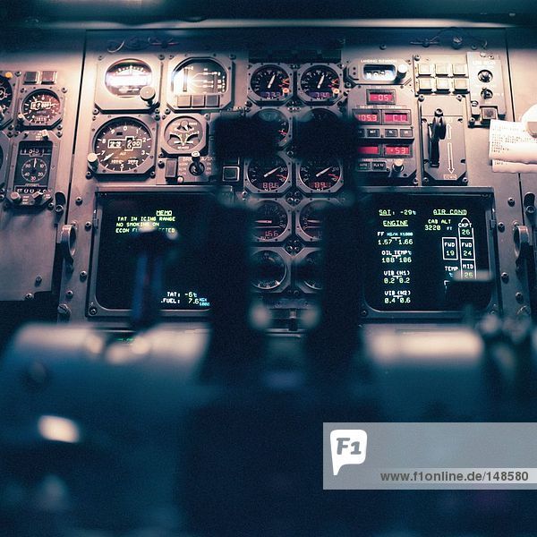 Nahaufnahme Hebel im Cockpit  Deutschland