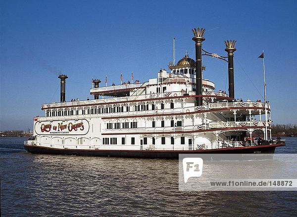 Paddle steamer in river  Mississippi River  New Orleans  Louisiana  Usa