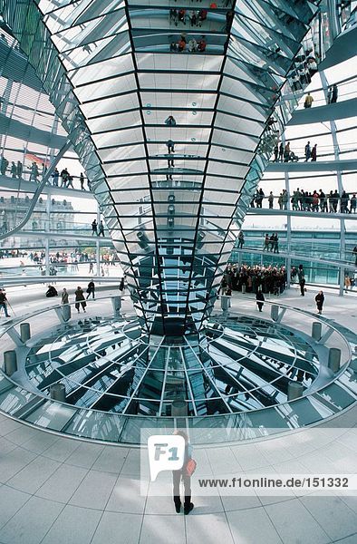Innere der Parlamentsgebäude  Reichstag Kuppel  Berlin  Deutschland