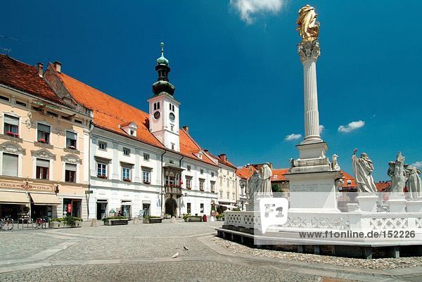 Denkmal vor der Stadt Halle  Maribor  Slowenien