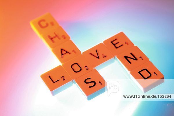 Liebe  Chaos und Ende Kreuzworträtsel mit scrabble