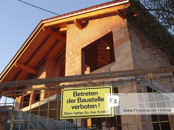 Wohnhaus Zeichen frontal Close-up unerlaubtes Betreten Signal