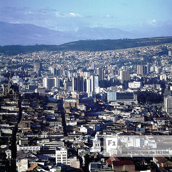 Luftbild von Stadt  Quito  Ecuador