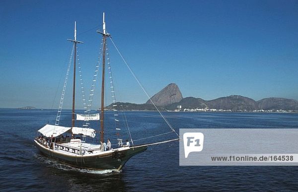Yacht vor Rio  Brasilien