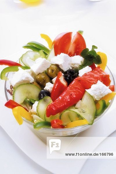 Griechischer Salat mit Peperoni