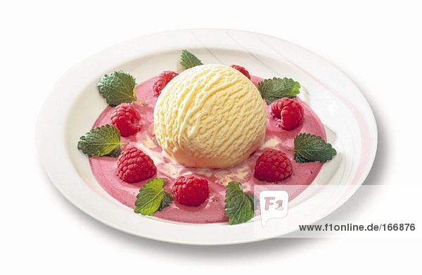 Eis Vanille mit Himbeeren Eis Vanille mit Himbeeren