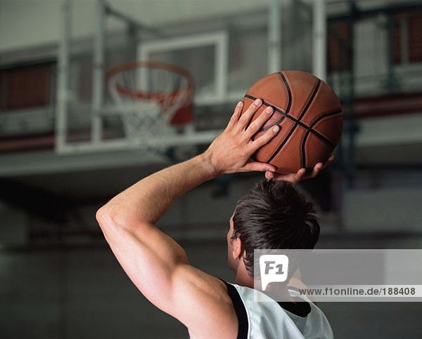 Männlicher Basketballspieler