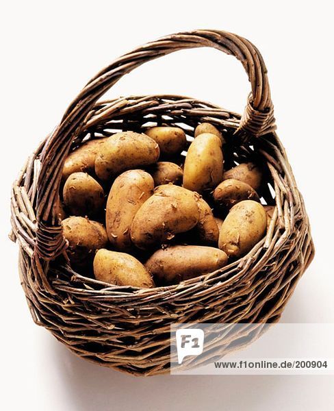 Kartoffeln im Henkelkorb