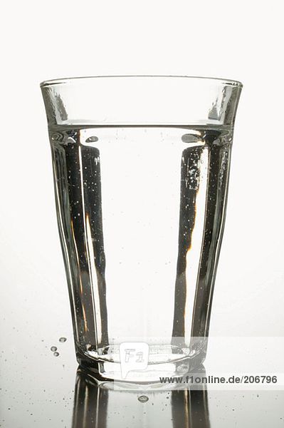 Glas Wasser