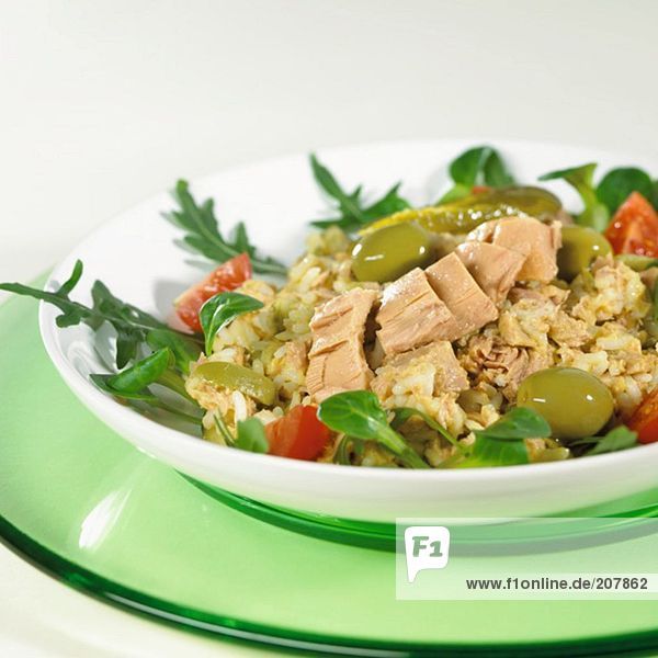Reissalat mit Thunfisch und Oliven