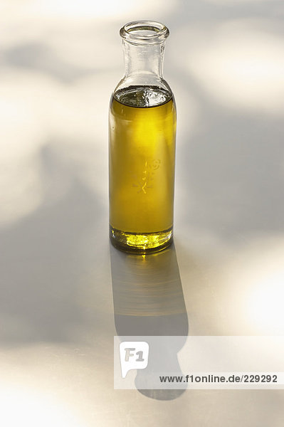 Eine Flasche mit Öl