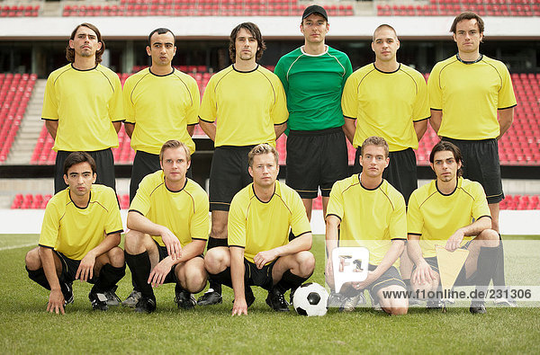 Fußballmannschaft in gelb
