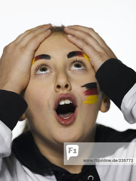 Deutscher Fußballfan mit Händen auf dem Kopf