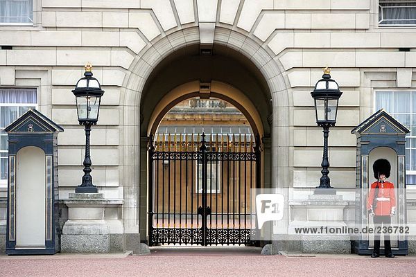 Palastwache Am Post Buckingham Palace London England