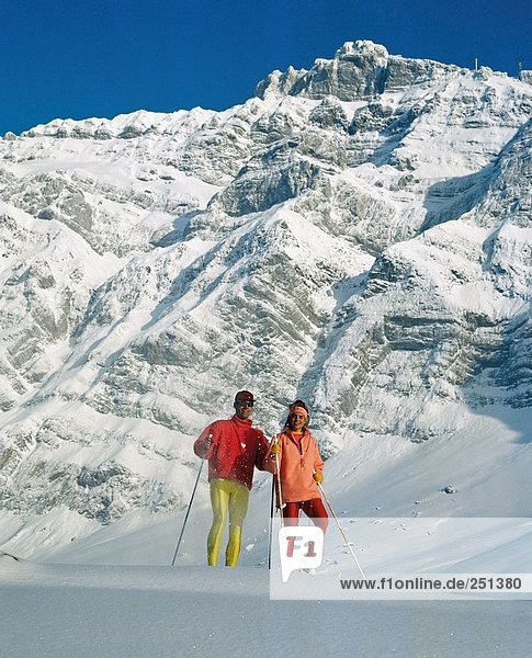 10185853  background Santis  Langlauf  Leggings  paar Paar  Poppig  Stand  Winter  Winter  Sport  Sport Cross