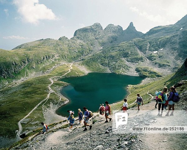 10074086  alpine  Alpen  Berge  Eltern  Gruppe  Kinder  Panorama  Pizol  Schweiz  Europa  Seen  Wandern  Wandern  h