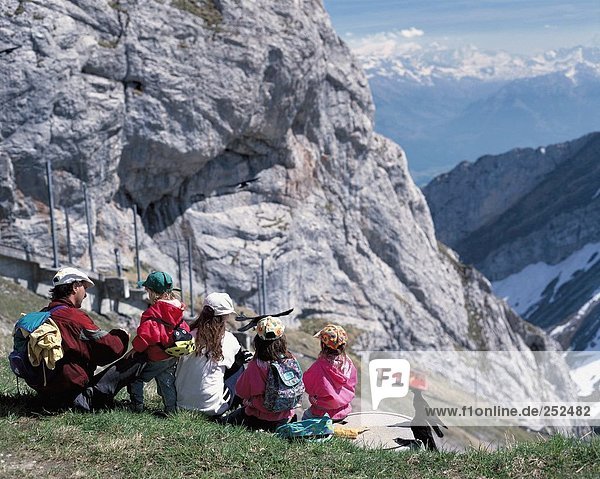 10366638  alpine choughs  mountain walking  view  mountain road  family  children  Lucerne  Pilatus  rest  back view  Switzerl