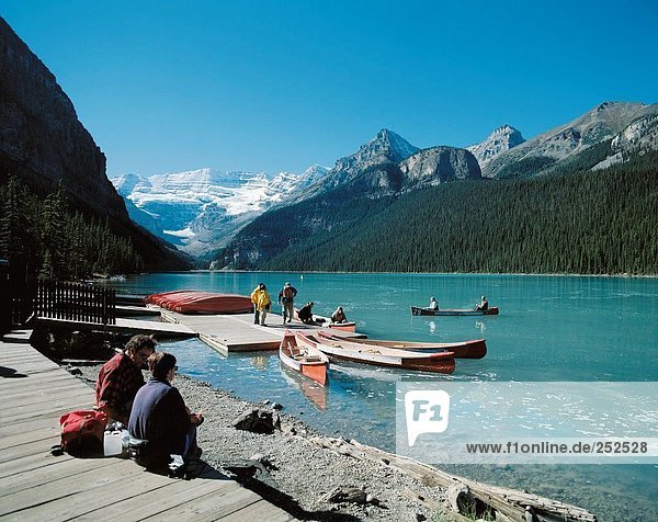 10434828  Alberta  Banff  national park  Canada  North America  spare time  canoe  lake Louise  people  lake  sea  footbridge