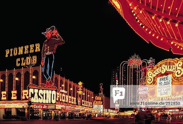 Hotels beleuchtet nachts  Las Vegas  Nevada  USA