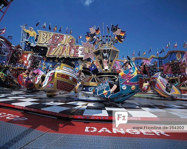 10813931,Bahn,Break Dance Karussell,Cranger Kirmes,Deutschland