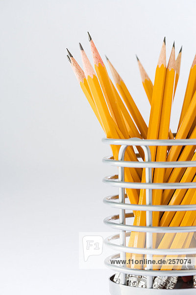 Bleistifte im Schreibtisch aufgeräumt