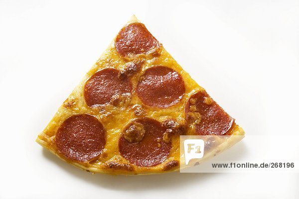 Stück Pizza mit Salami und Käse