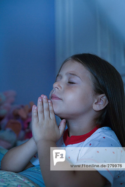 Mädchen beten