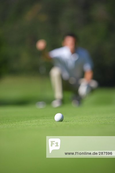 hoch oben Mann Fokus auf den Vordergrund Fokus auf dem Vordergrund Ball Spielzeug Golfsport Golf
