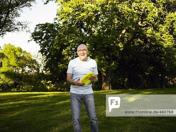 A man holding a Frisbee.