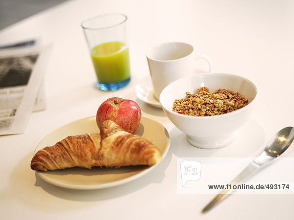 Croissant und Getreide für eine Tabelle.