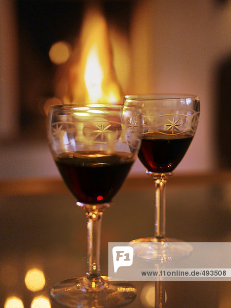 Zwei Gläser Wein.