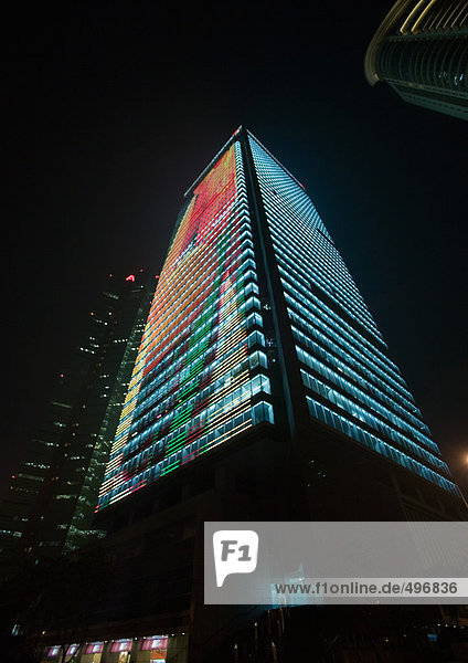 Wolkenkratzer bei Nacht  Shanghai  China