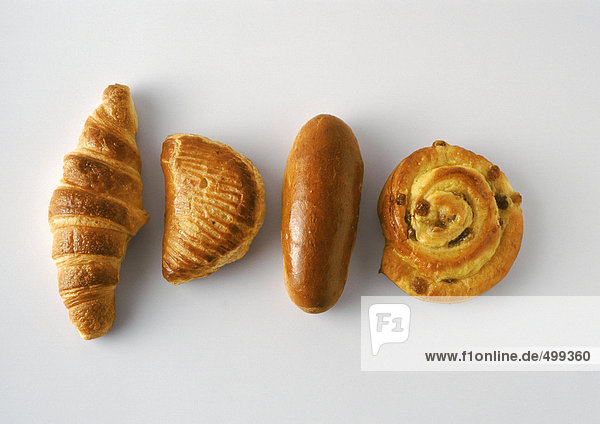 Gebäck: Croissant  Apfeltasche  Brötchen und Rosinen-Dänisch